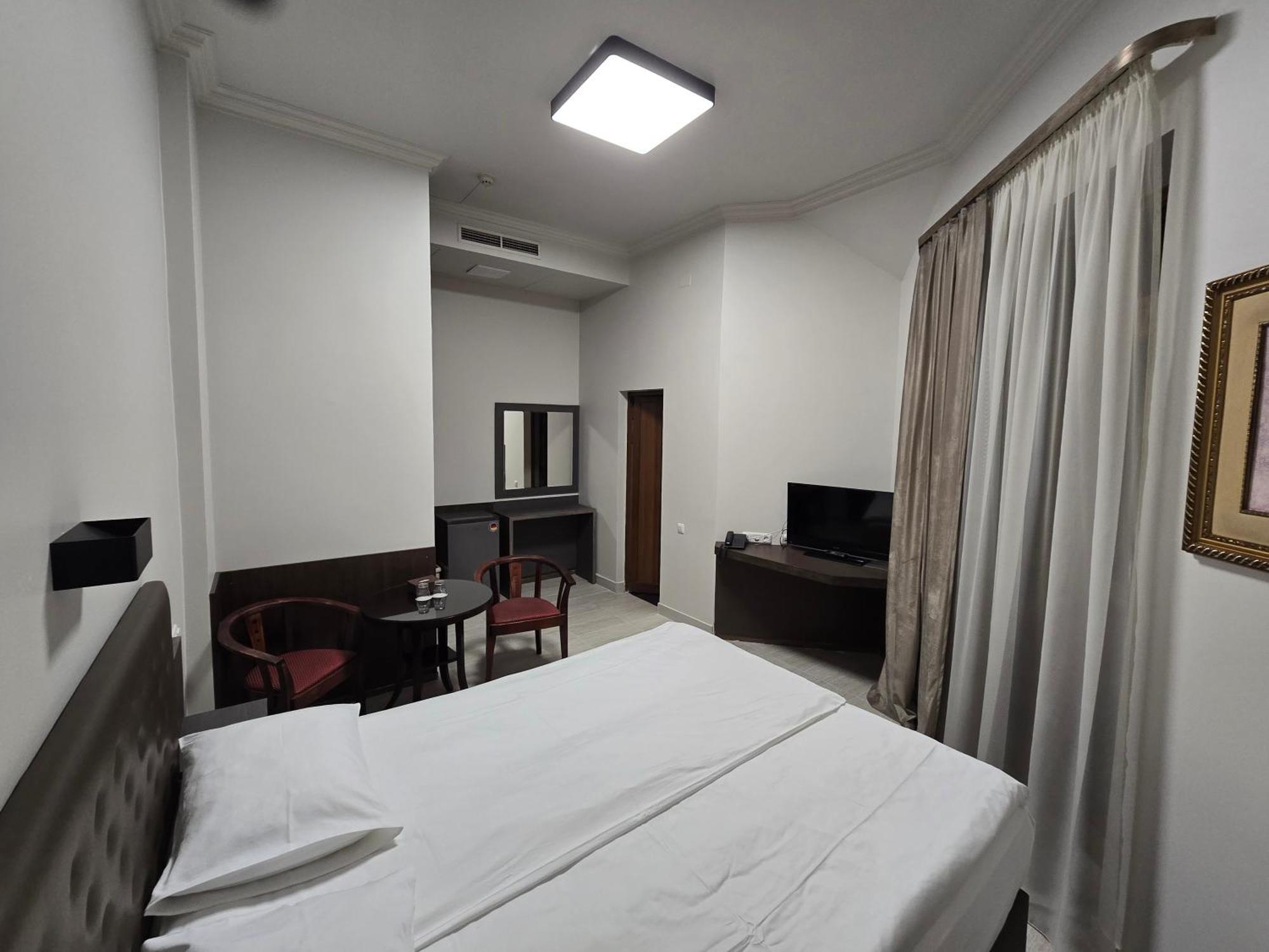 Yerevan Deluxe Hotel Dış mekan fotoğraf