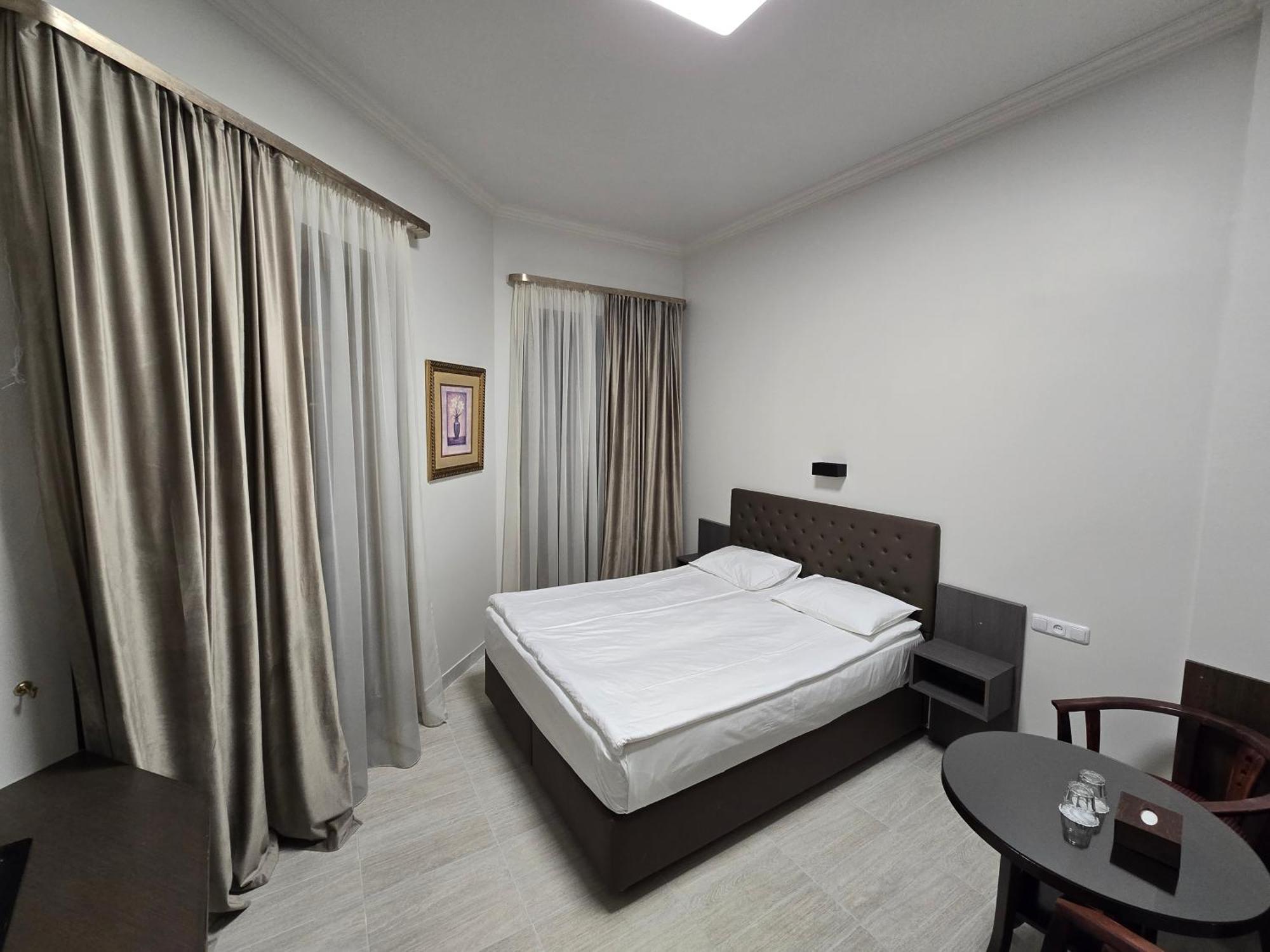 Yerevan Deluxe Hotel Dış mekan fotoğraf