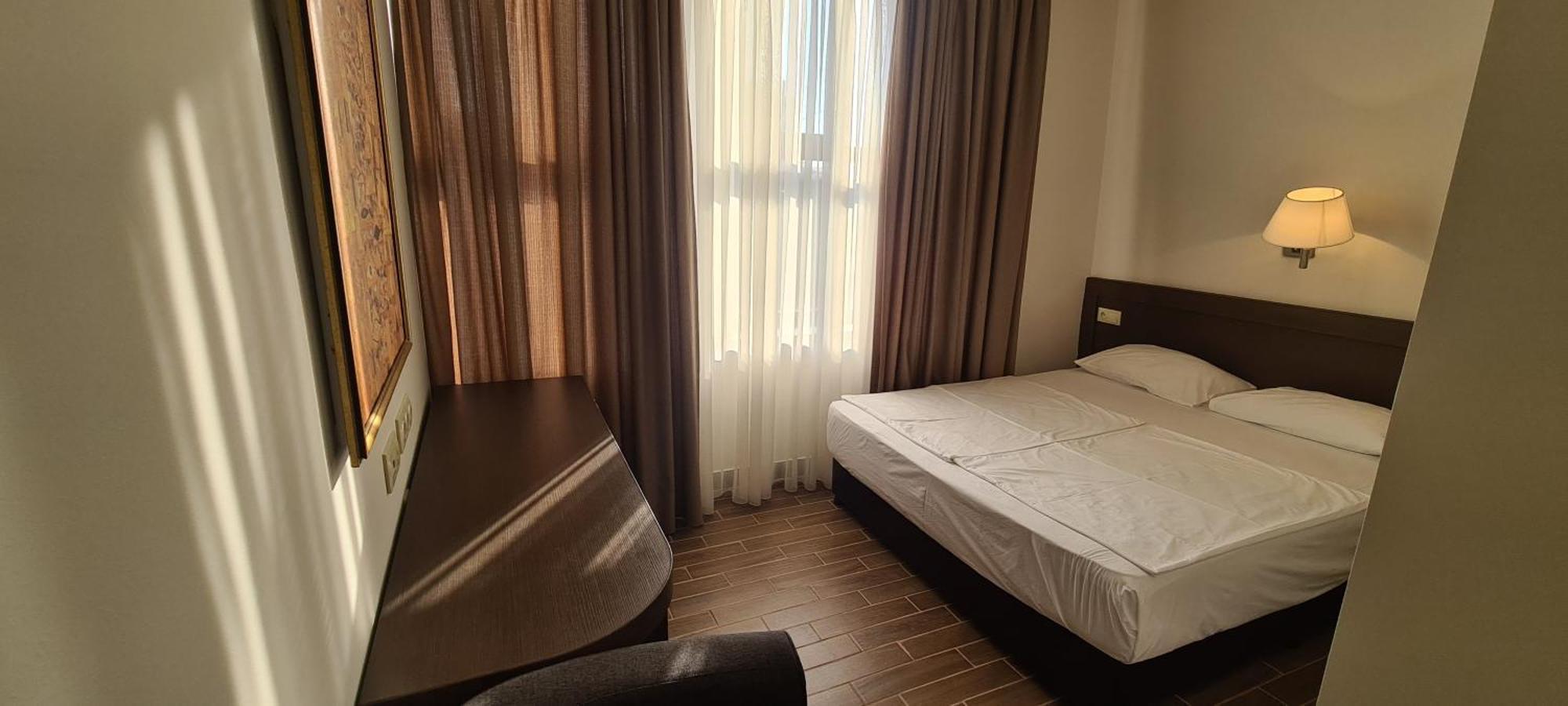 Yerevan Deluxe Hotel Dış mekan fotoğraf