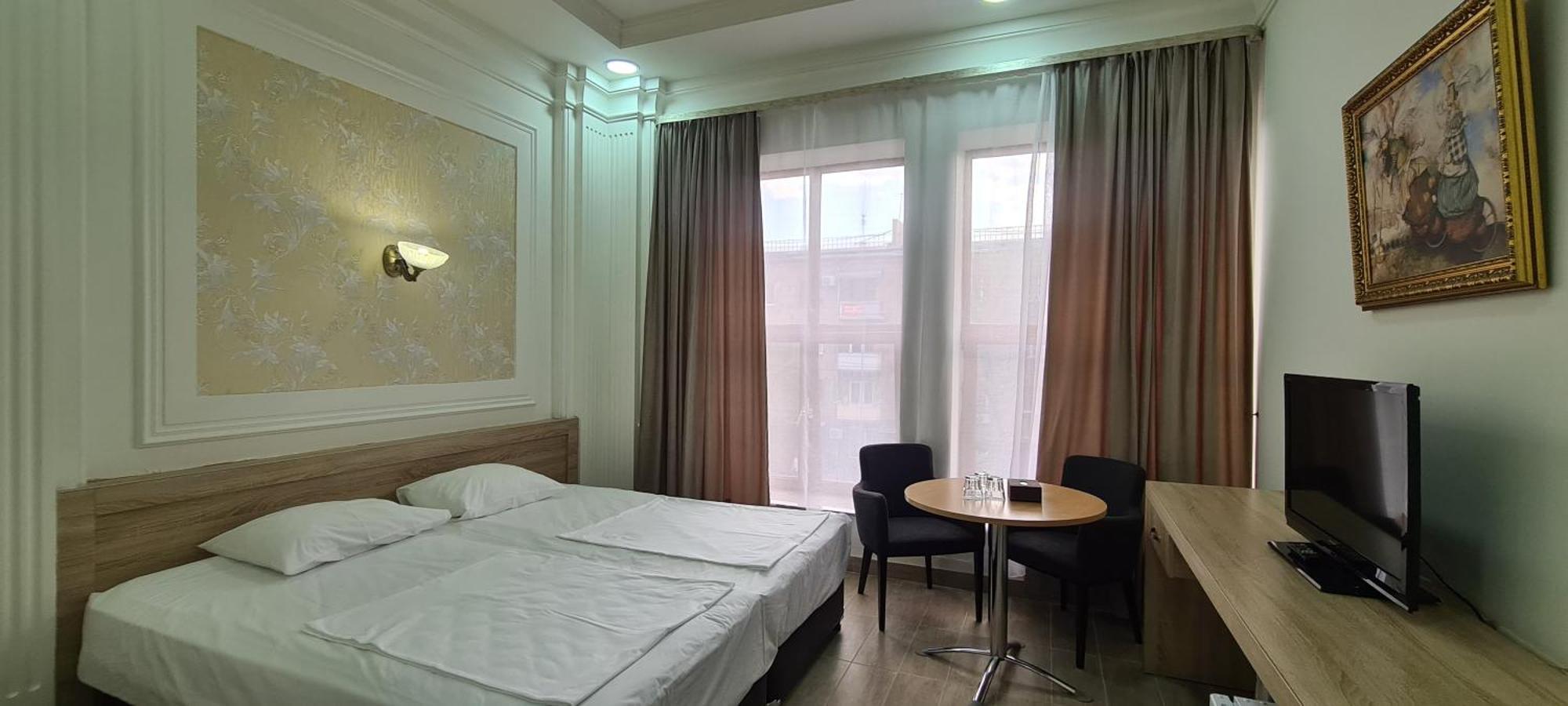 Yerevan Deluxe Hotel Dış mekan fotoğraf