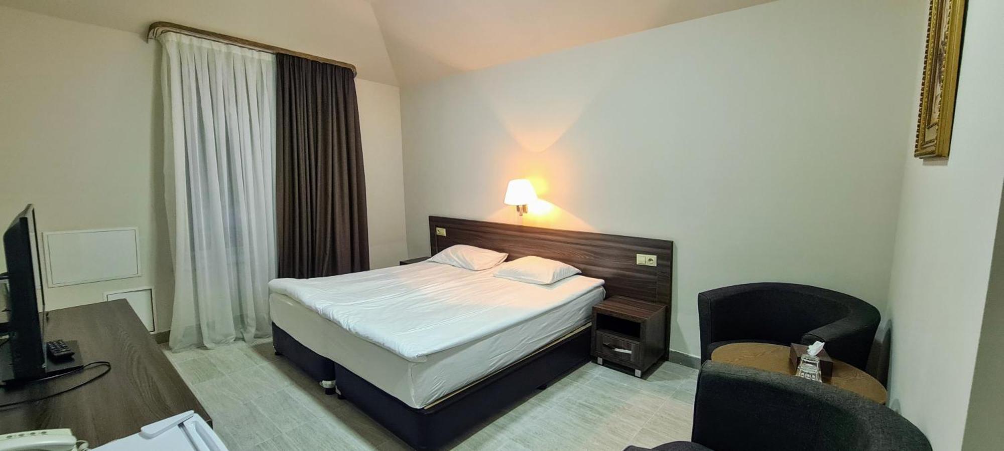 Yerevan Deluxe Hotel Dış mekan fotoğraf