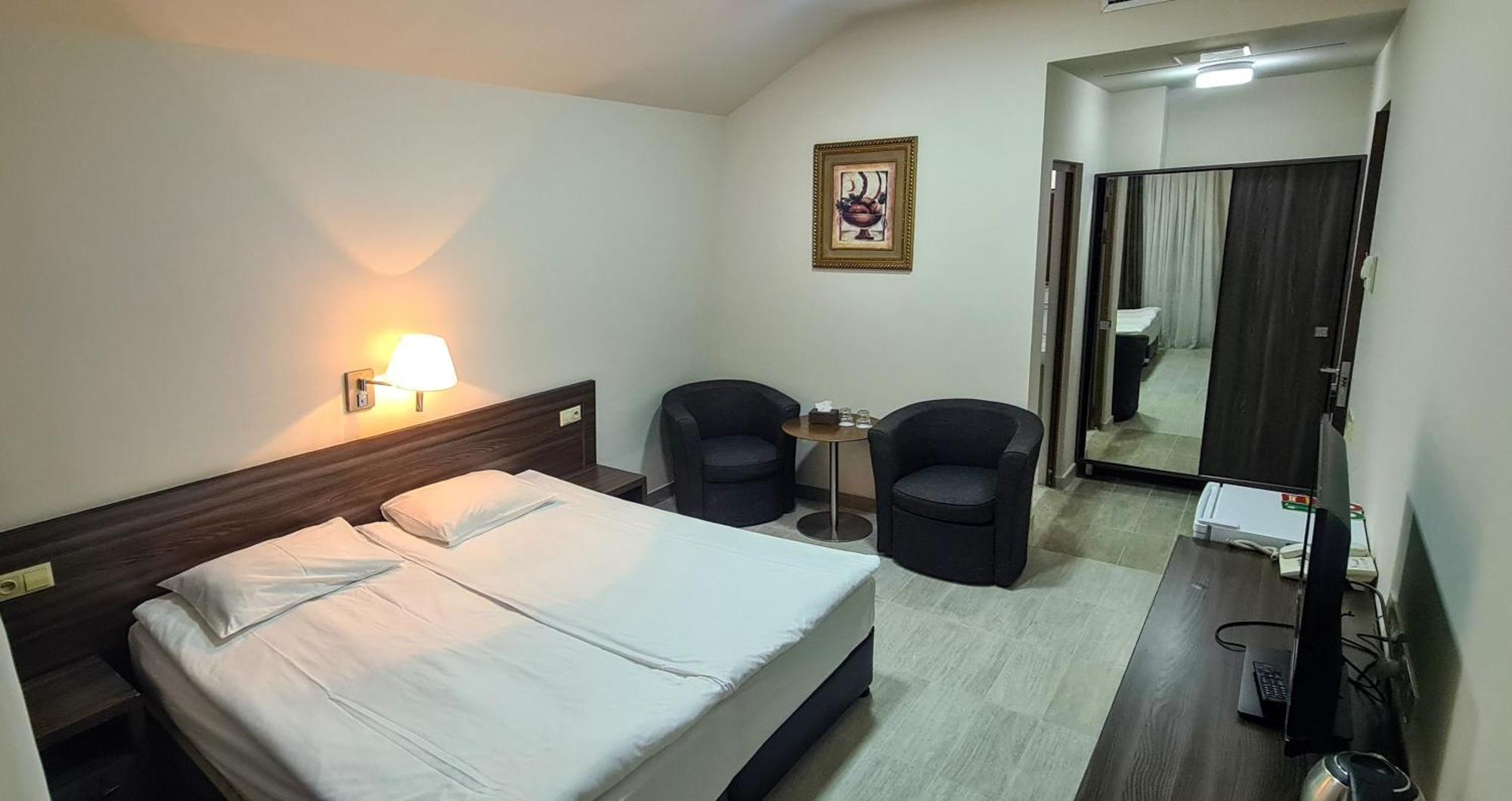 Yerevan Deluxe Hotel Dış mekan fotoğraf