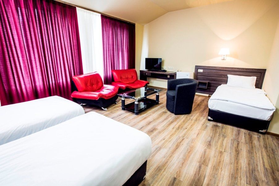 Yerevan Deluxe Hotel Dış mekan fotoğraf